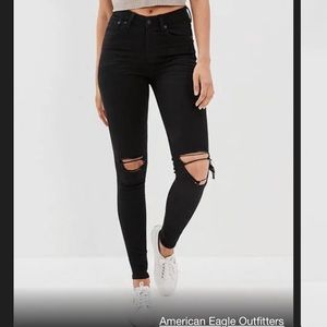 American Eagle women’s stretchy skinny jeans in black